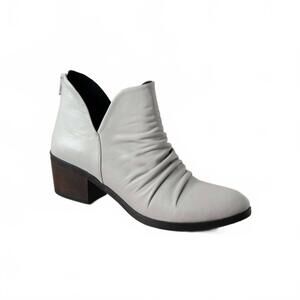NEW BUENO women's cori ankle boots in tusk leather